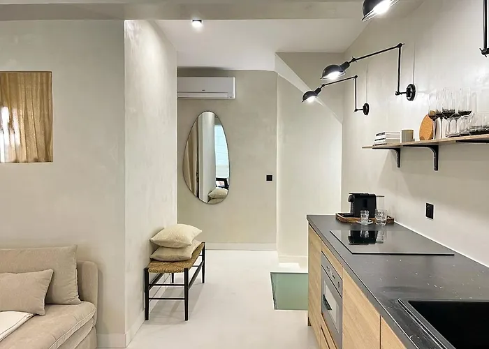 Апартаменты Stylish Souplex - Near Palais Royal-louvre Museum